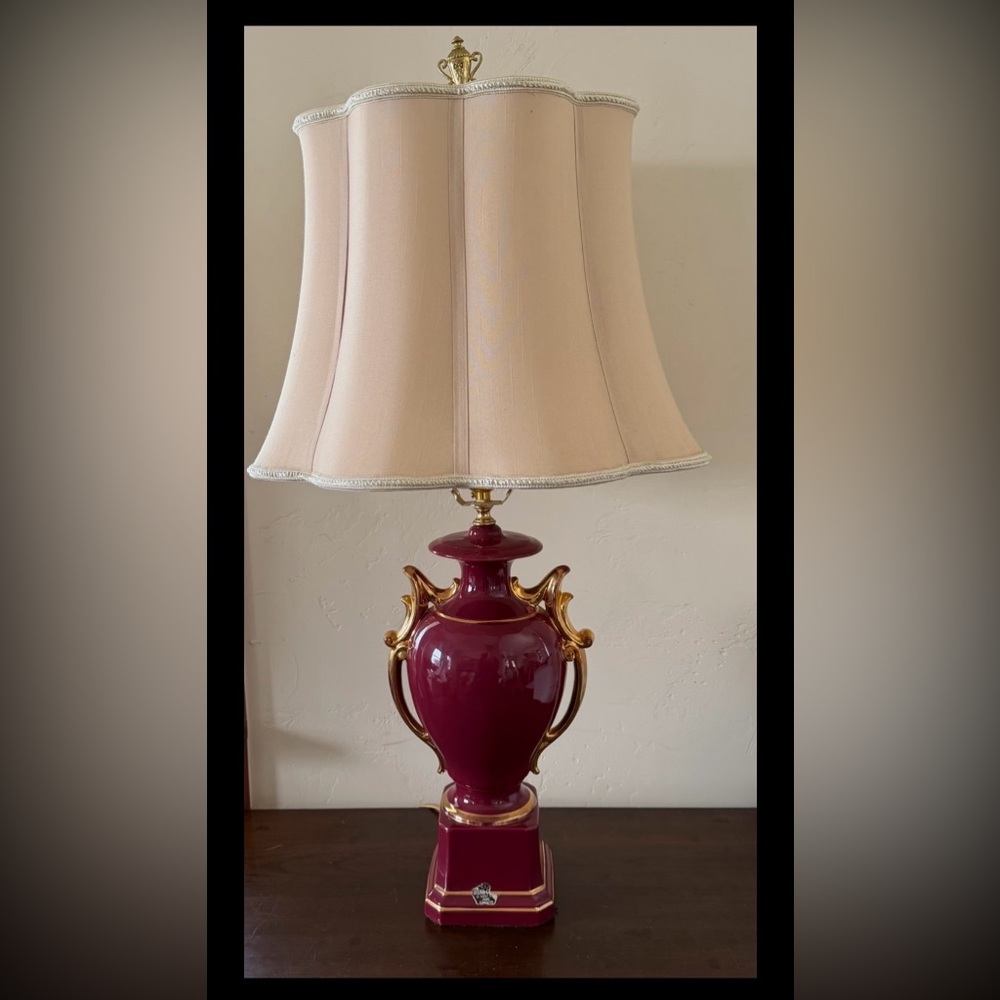VTG Deena China 22kt Gold Hand-Decorated Mid-Century Modern Burgundy Table Lamp